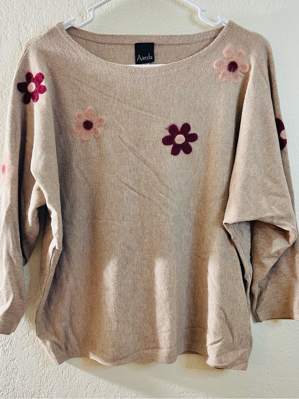 Aaeda Beige Scoop-Neck Sweater with Pink and Burgundy Floral Appliqués Women XL
